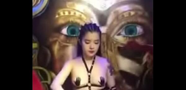  Girl playing DJ without bra and showing nipples and big boobs